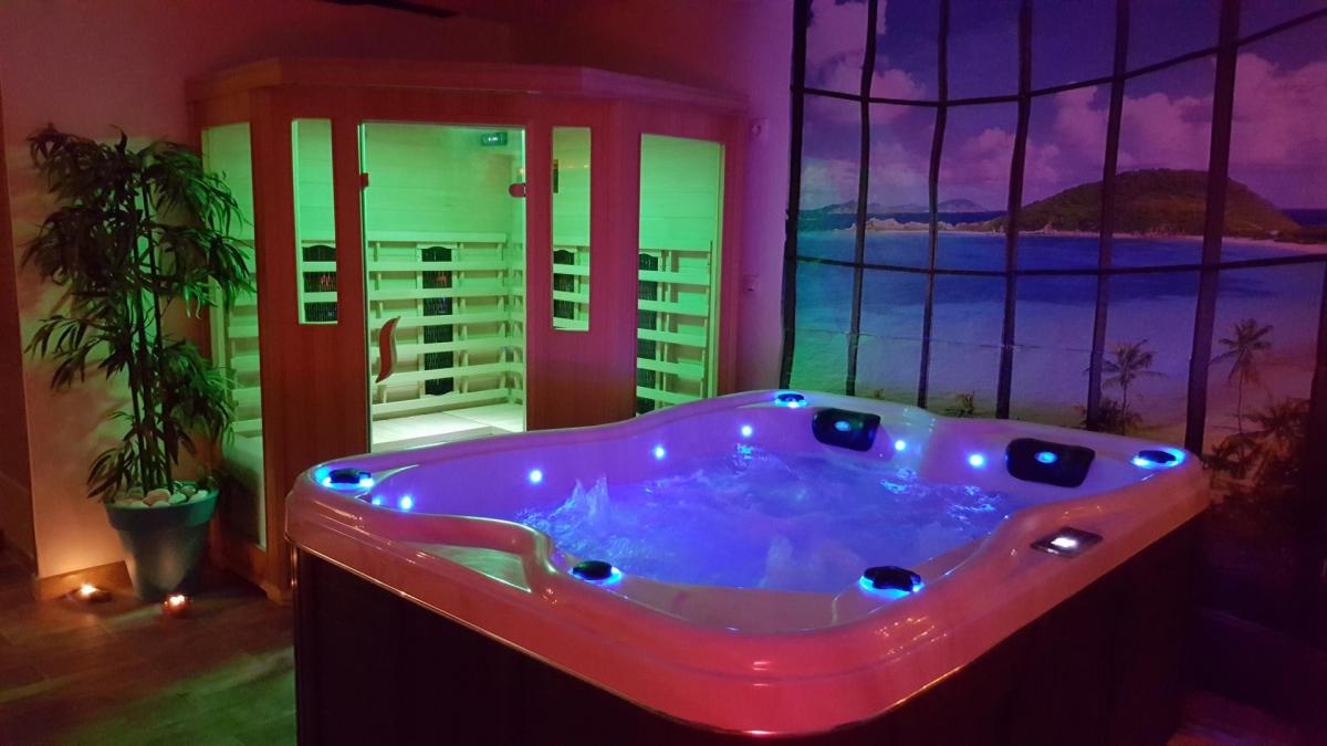 Chambres d'hôtes / Hôtel avec jacuzzi privatif proche de