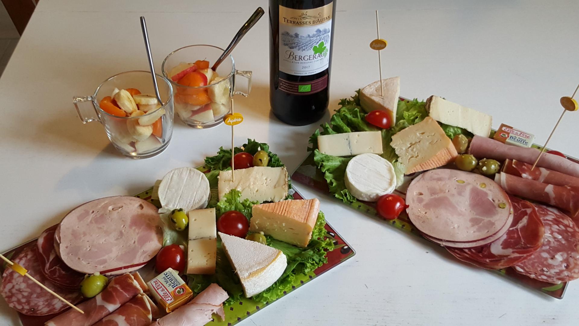 Coffret Repas + une Bouteille de vin rouge