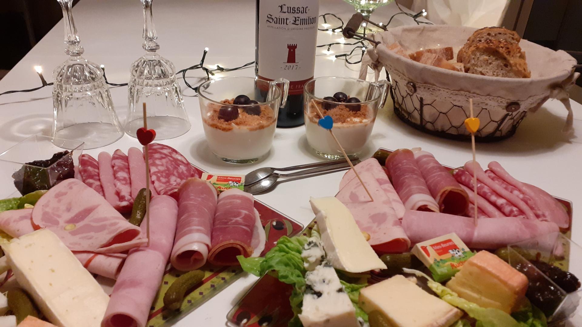 Coffret Repas + une Bouteille de vin rouge